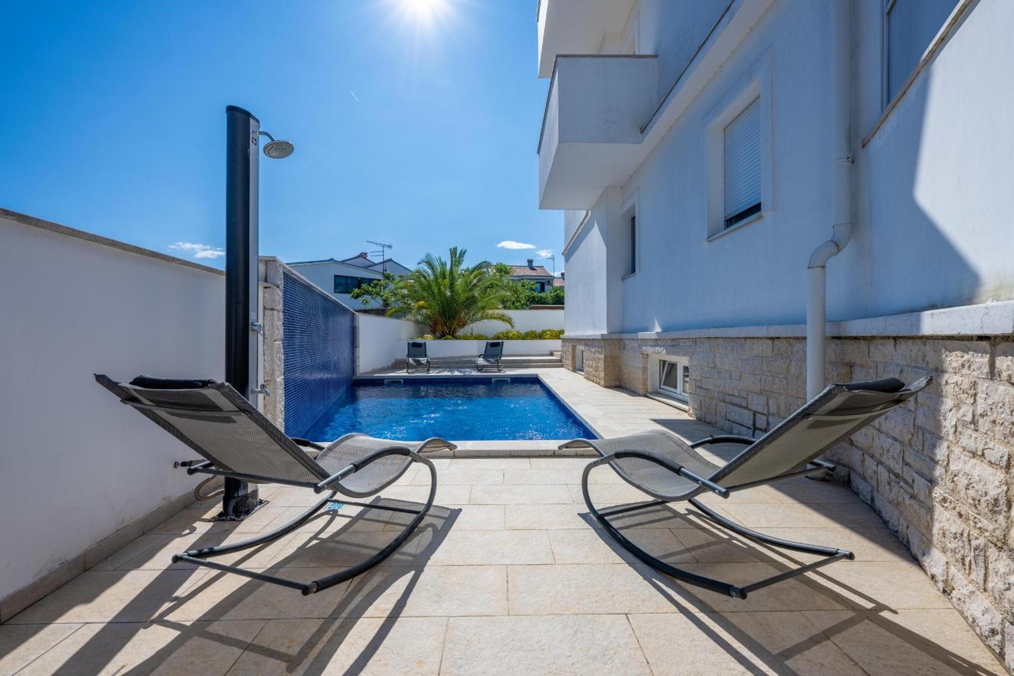 Апартаменты Dream Lounge With Sea View Пула Экстерьер фото